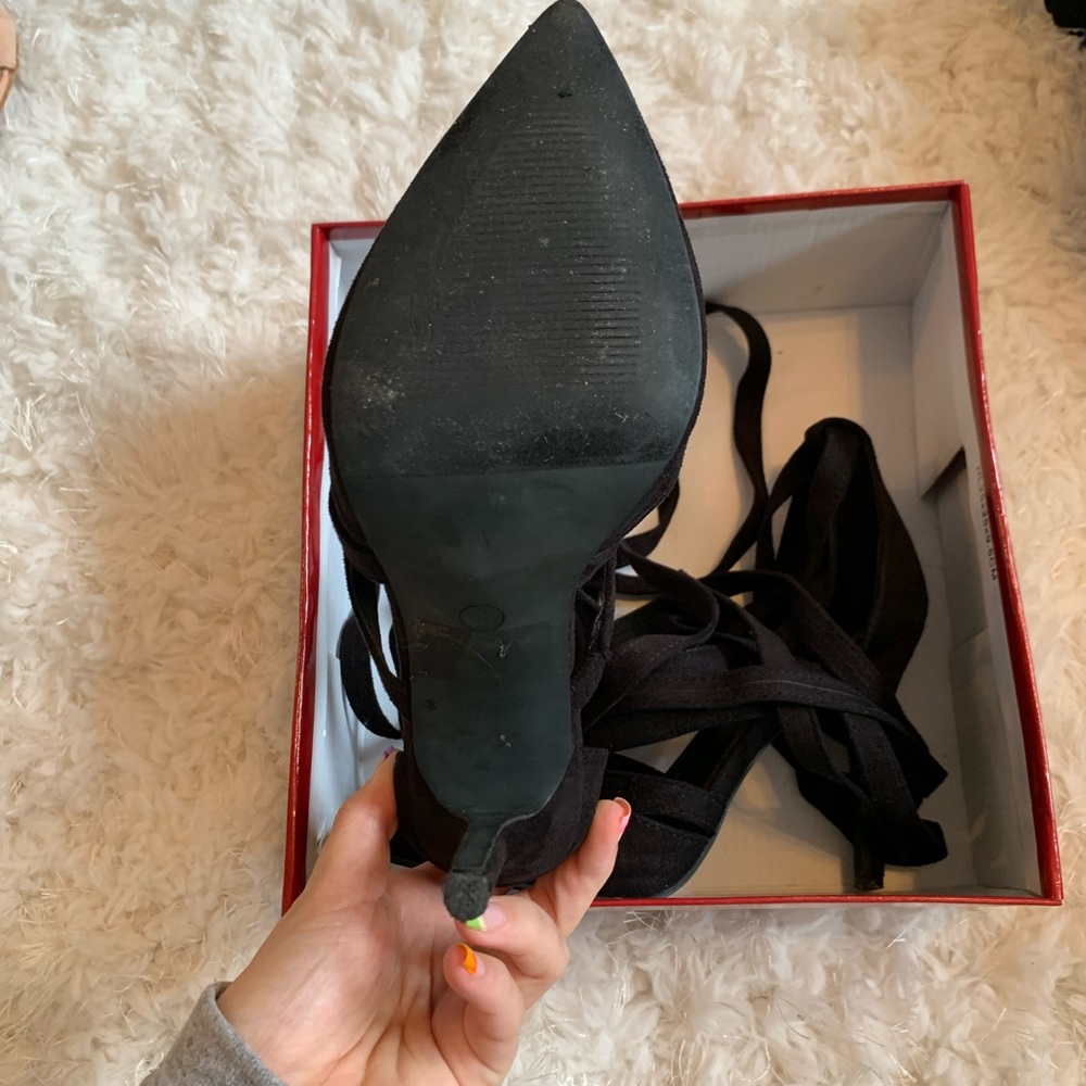 Black lace up heels - Picture 3 of 5